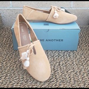 TOMS | Kelli honey suede size 8.5